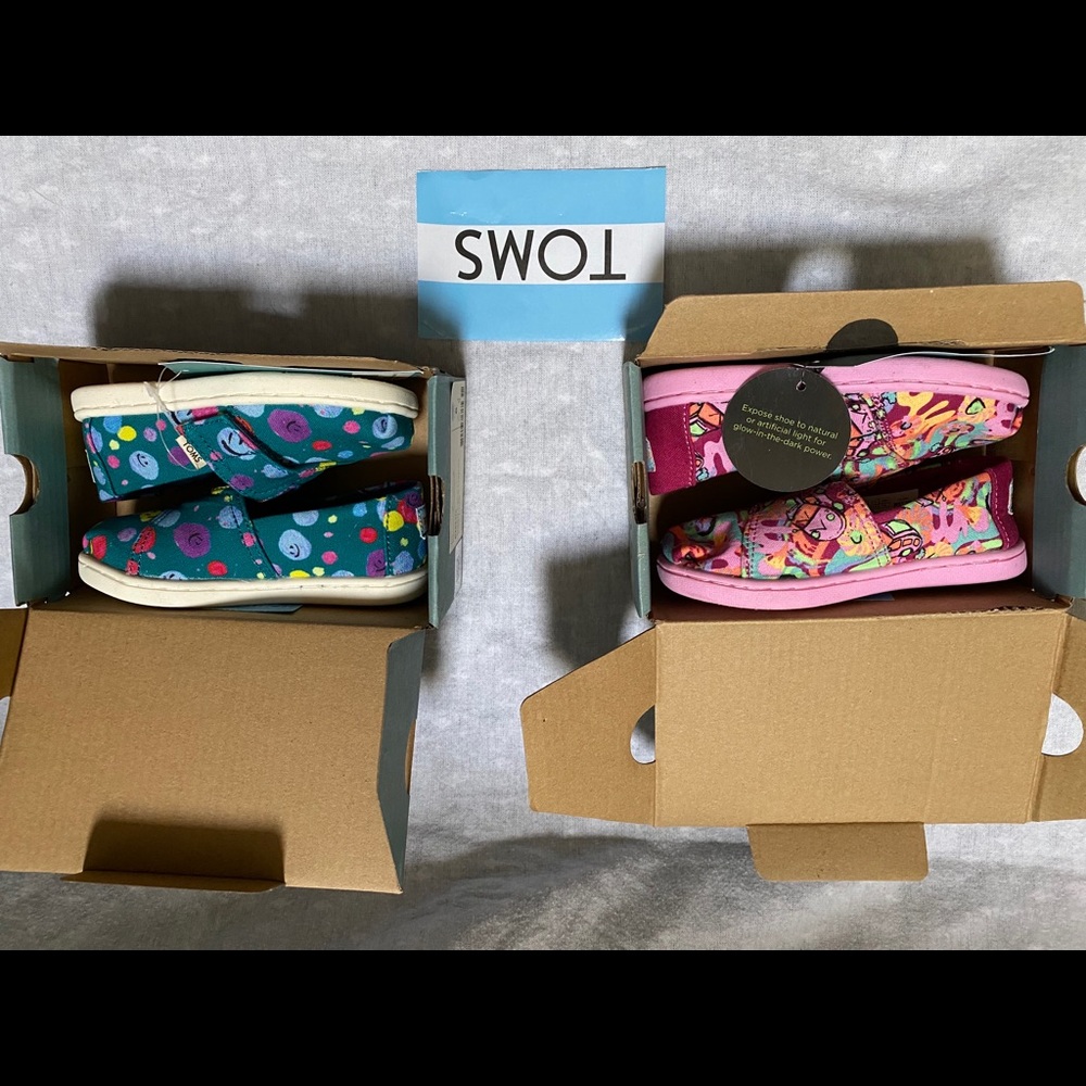 Toddler girl TOMS